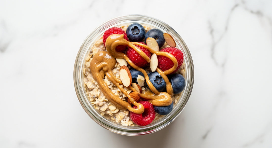 Receta: Avena Overnight con Mantequilla de Almendras – Tu Desayuno Saludable Listo en la Mañana