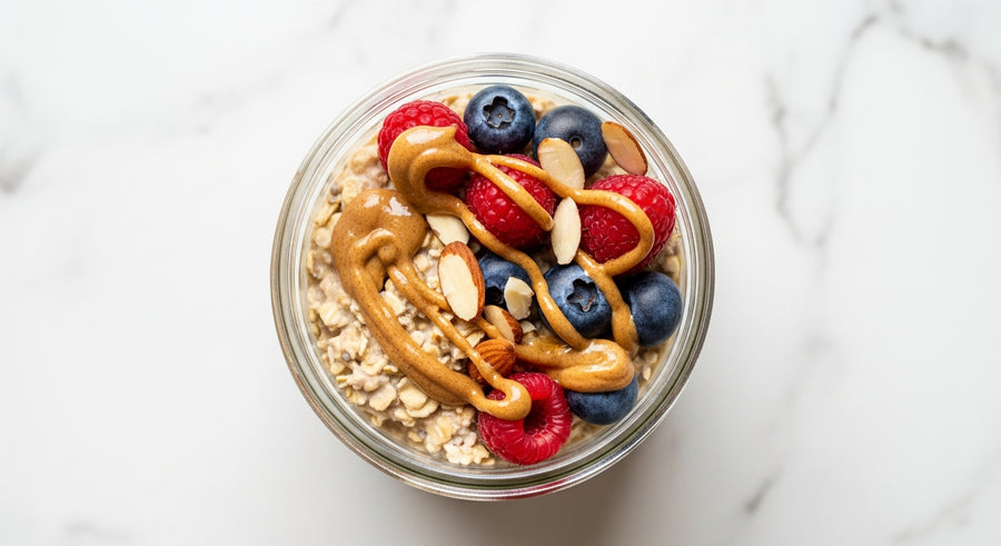 Receta: Avena Overnight con Mantequilla de Almendras – Tu Desayuno Saludable Listo en la Mañana
